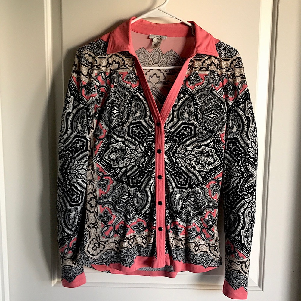 Coral rim with tan, white and black , authentically designed pattern.